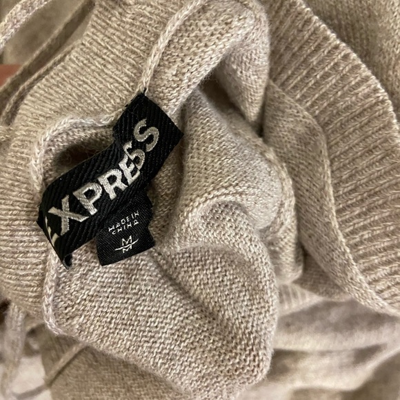 Express Sweater - Picture 2 of 4